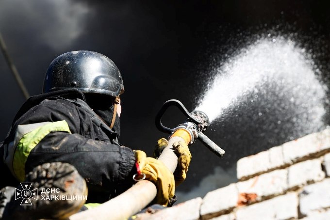 Пожежі виникли в Малій Данилівці, Лозовій та Індустріальному районі Харкова.